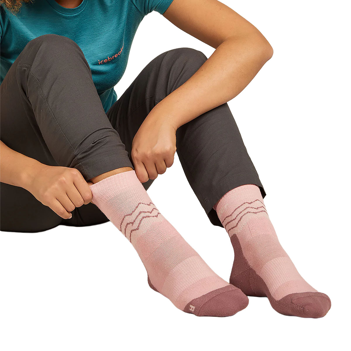 ICEBREAKER - MERINO HIKE MEDIUM CREW SOCKS ACROSS THE PEAKS ICEBREAKER - MERINO HIKE MEDIUM CREW SOCKS ACROSS THE PEAKS