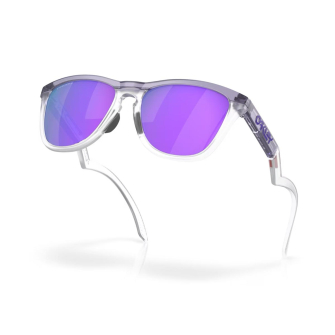 Frogskins™ Prizm Sapphire Polarized Lenses, Crystal Black Frame Sunglasses  | Oakley® GB
