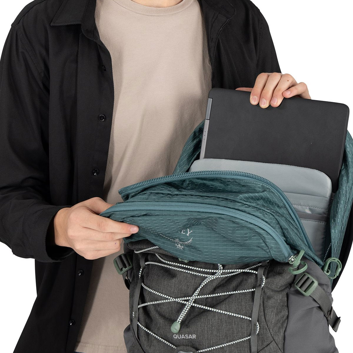 OSPREY - QUASAR CASCADE BLUE / CORAL GREY 26 L