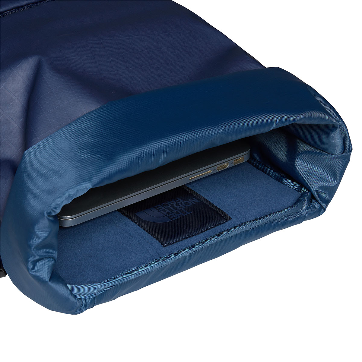 THE NORTH FACE - BASE CAMP VOYAGER ROLLTOP BAG 25 L