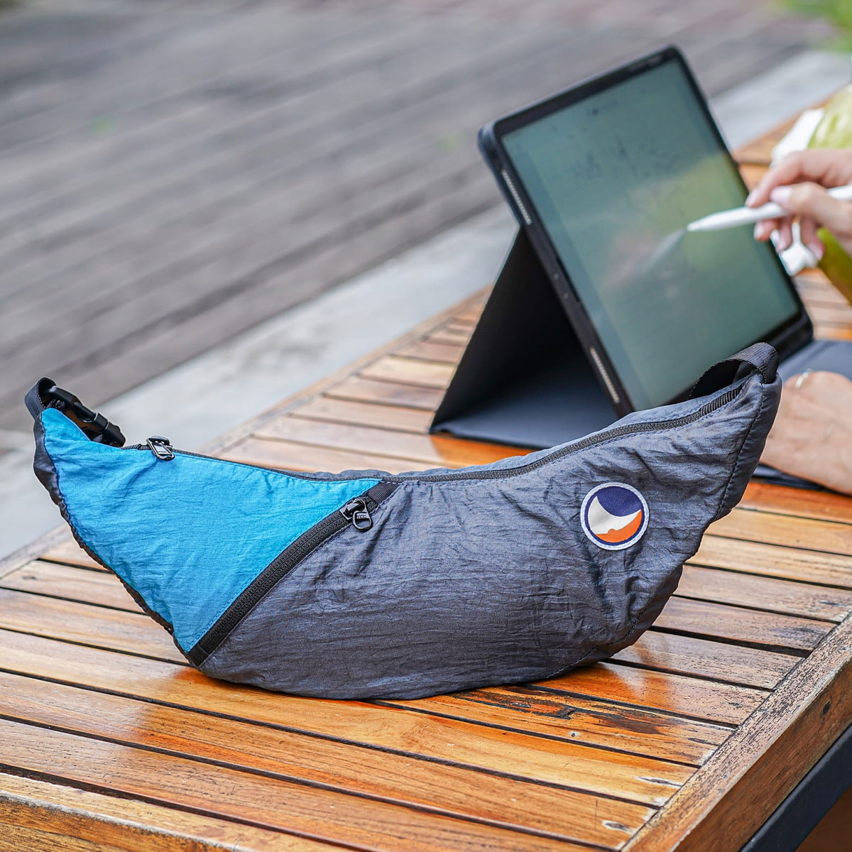 TICKETTOTHEMOON - SLING BAG